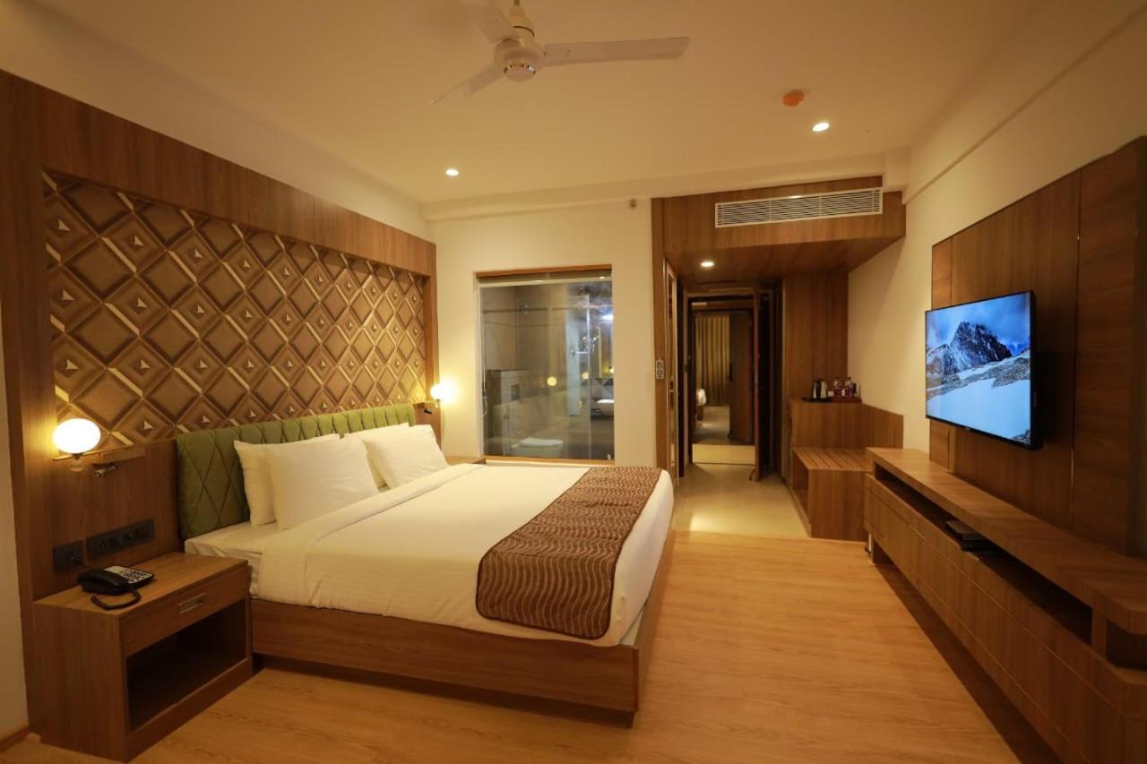 Hotel Mandarin Sky Kannur Exterior foto