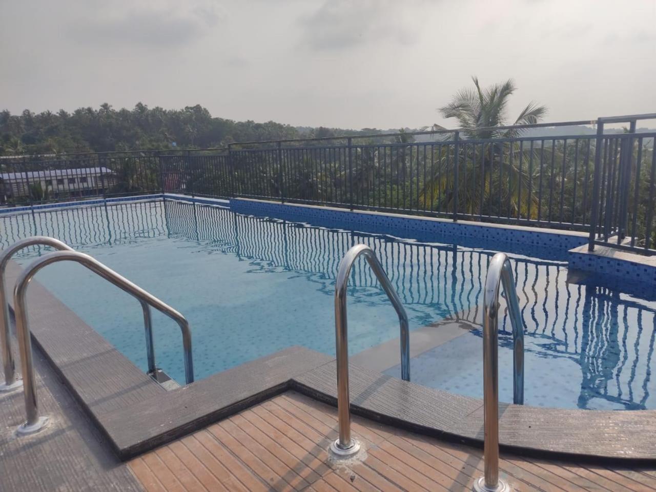 Hotel Mandarin Sky Kannur Exterior foto