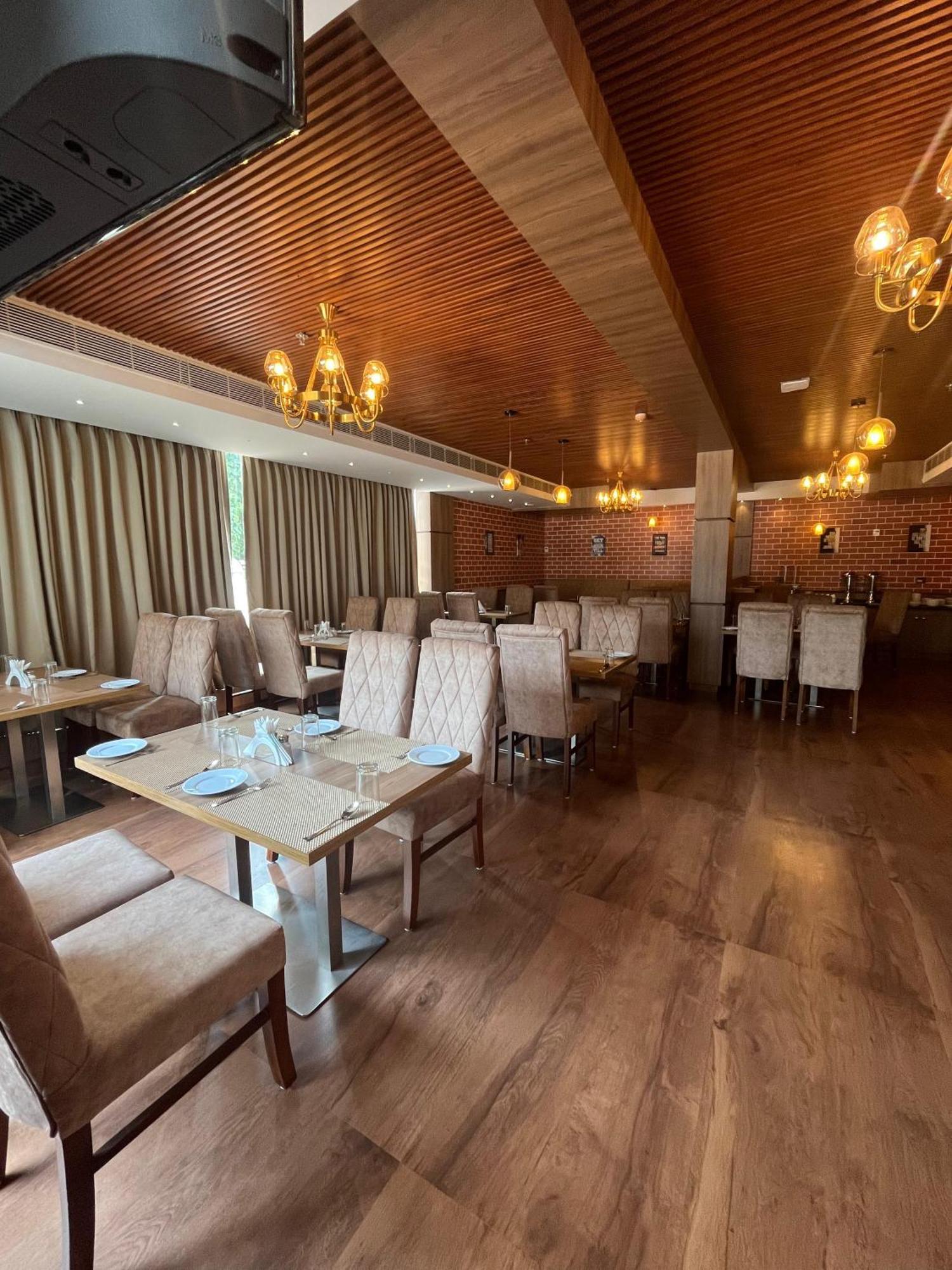Hotel Mandarin Sky Kannur Exterior foto